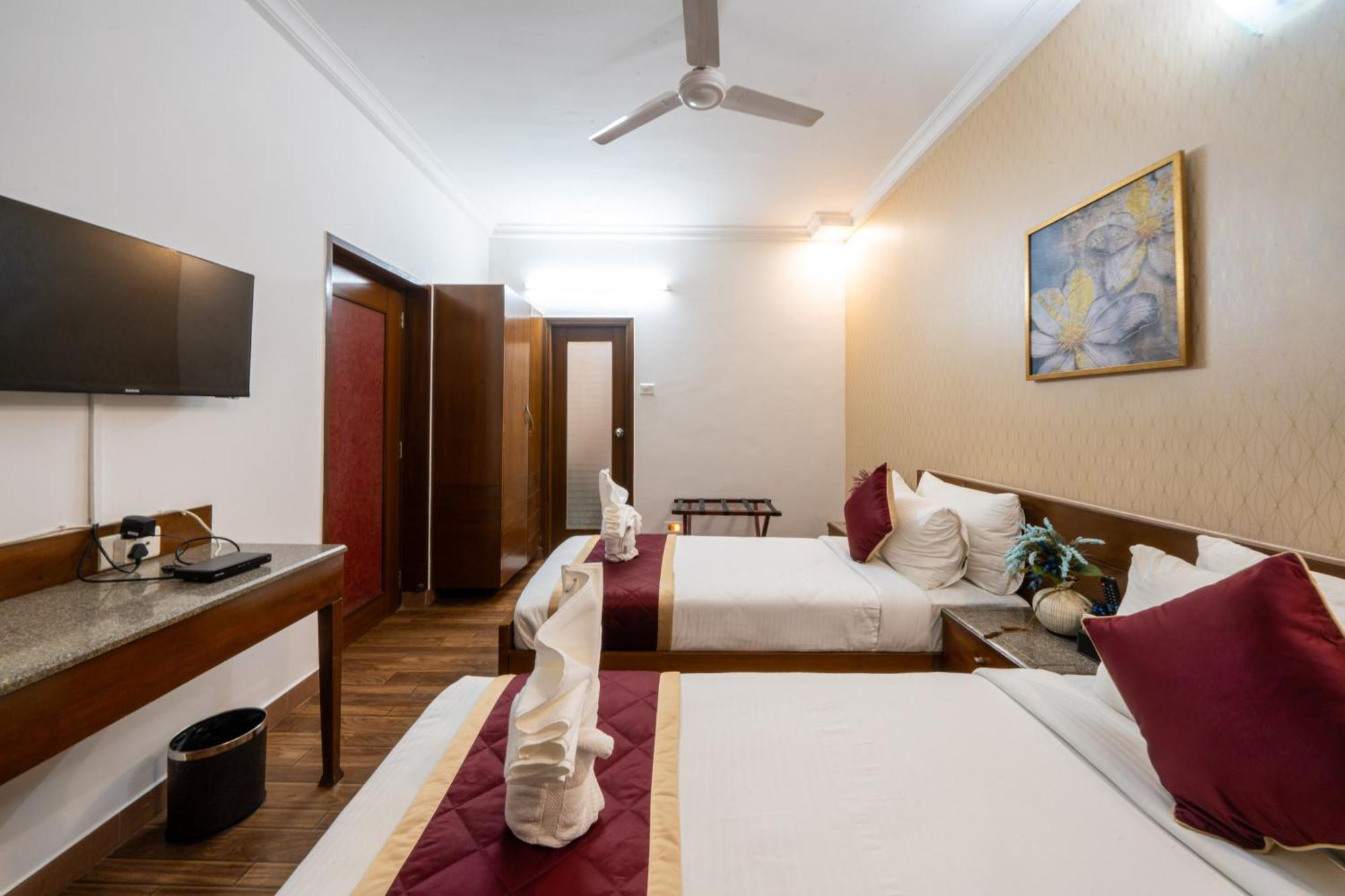 Lords Midtown Suites Bangalore Exterior foto