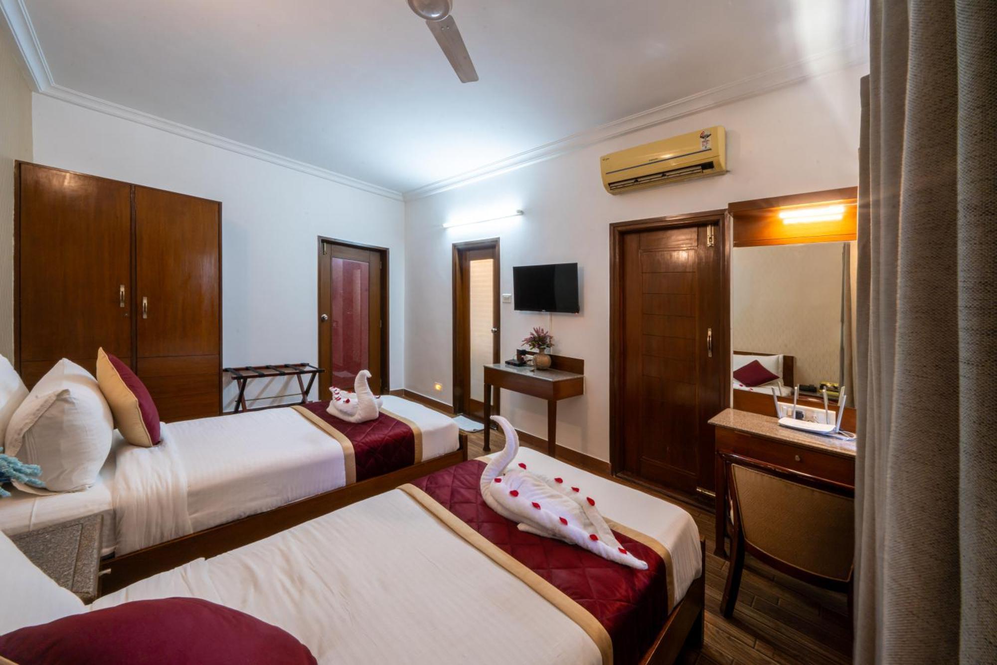Lords Midtown Suites Bangalore Exterior foto