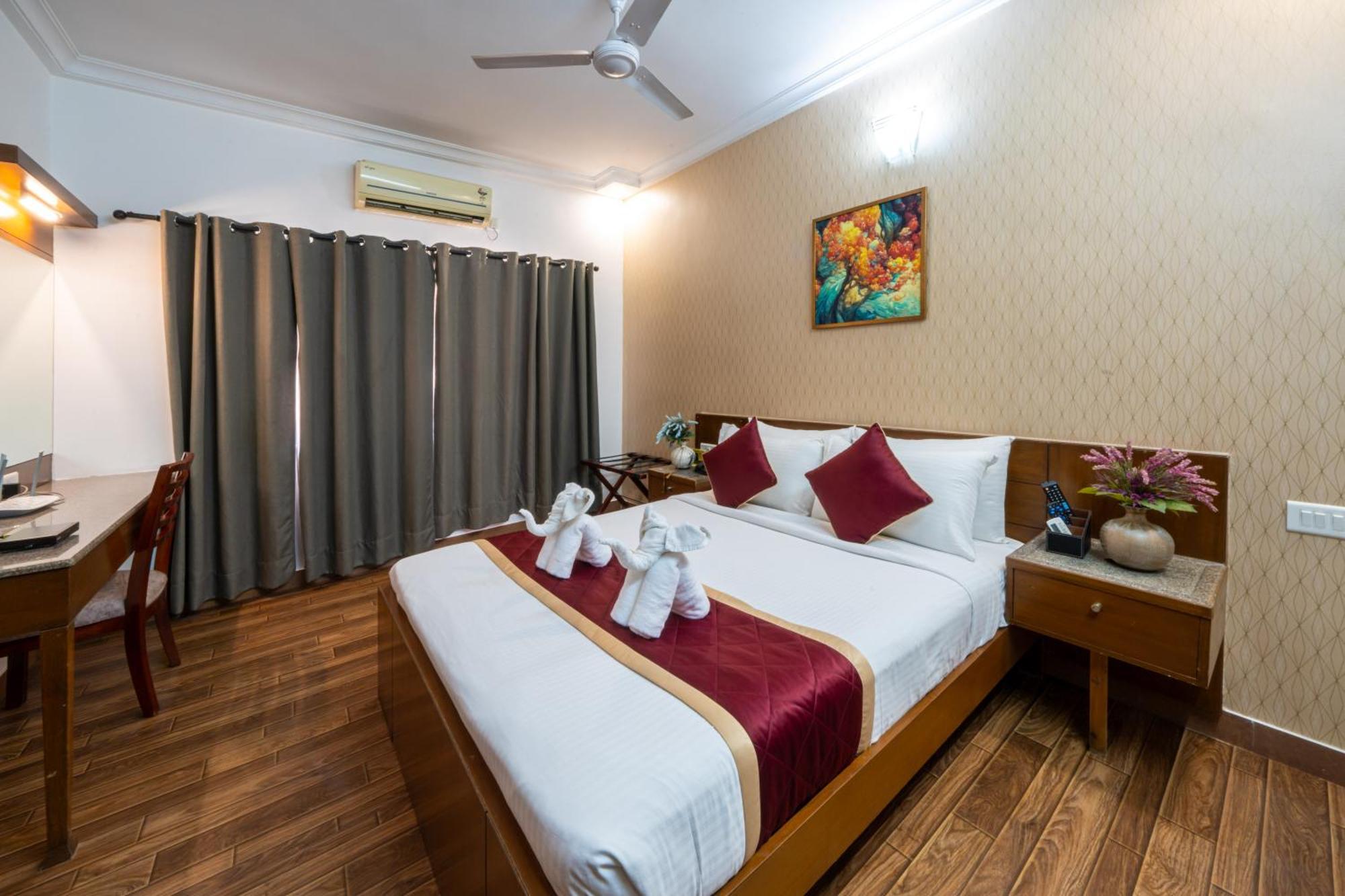 Lords Midtown Suites Bangalore Exterior foto