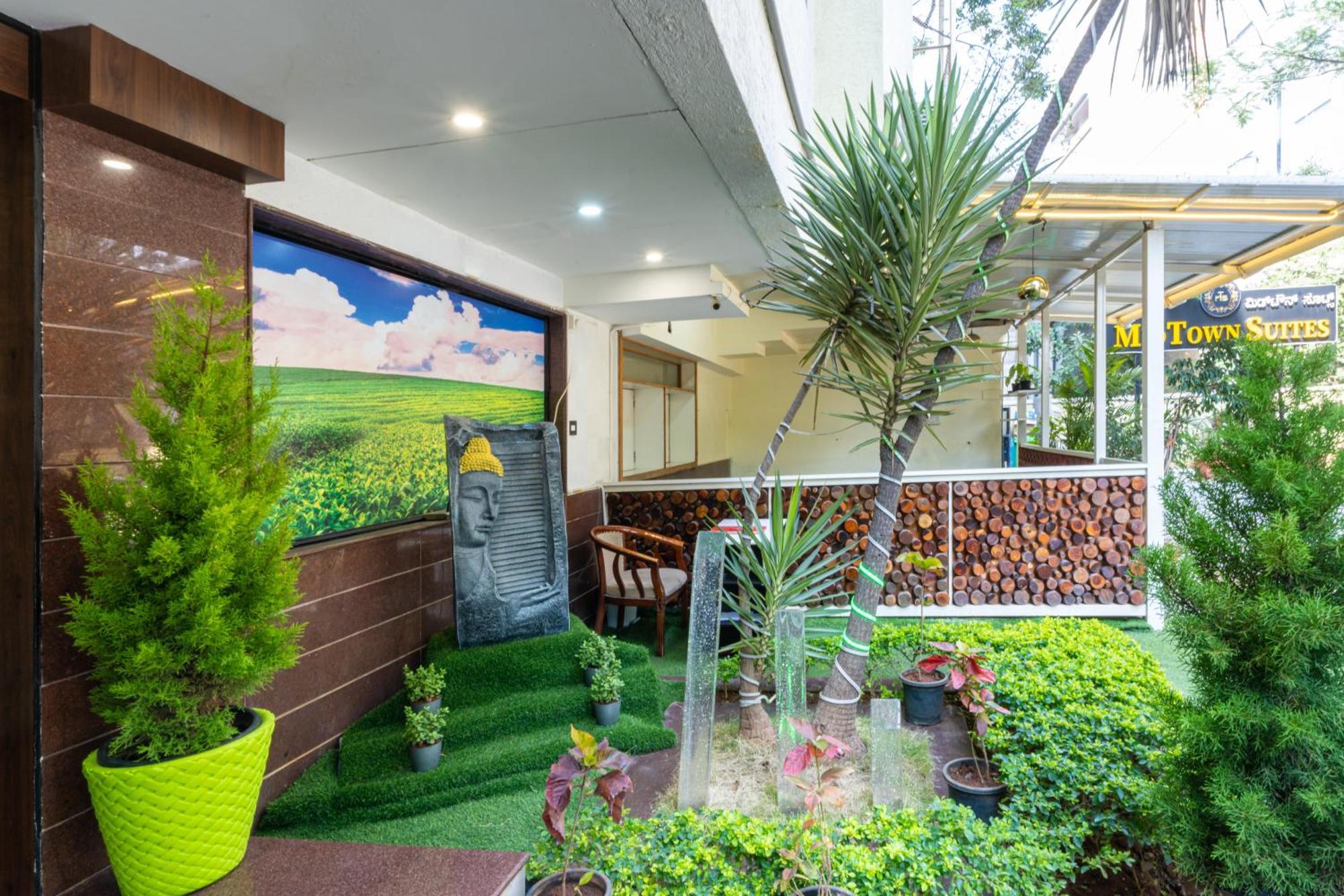 Lords Midtown Suites Bangalore Exterior foto
